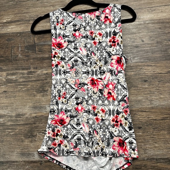 White House Black Market Floral Ruched Tank Top - Picture 2 of 6
